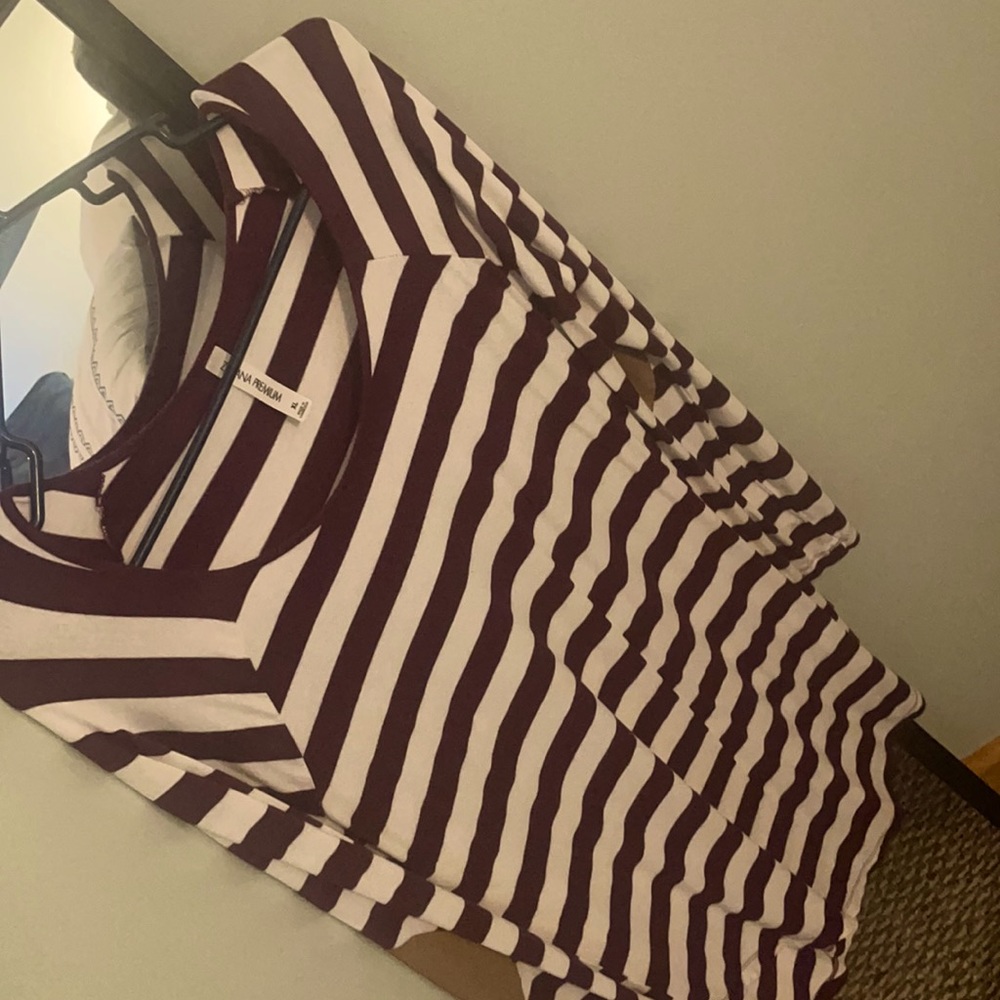 Long sleeve, tunic style boutique top! Pairs great with leggings and booties!